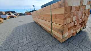 Ca. 96x Douglas balken geschaafd, 90x90mm, lengte 300cm